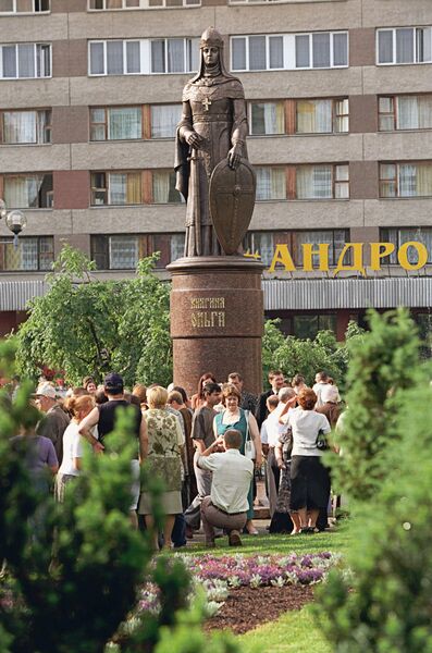 Памятник княгине Ольге в Пскове Памятник княгине Ольге в Пскове