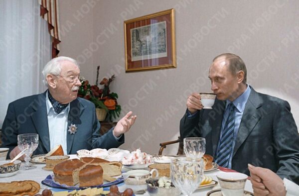 В.Путин в гостях у С.Михалкова в день его 90-летия В.Путин в гостях у С.Михалкова в день его 90-летия