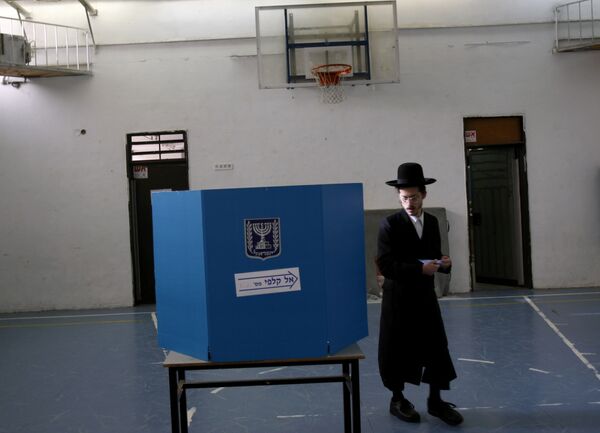 После объявления предварительных итогов, прошедших 10 февраля в Израиле парламентских выборов, сразу две партии объявили о своей победе После объявления предварительных итогов, прошедших 10 февраля в Израиле парламентских выборов, сразу две партии объявили о своей победе