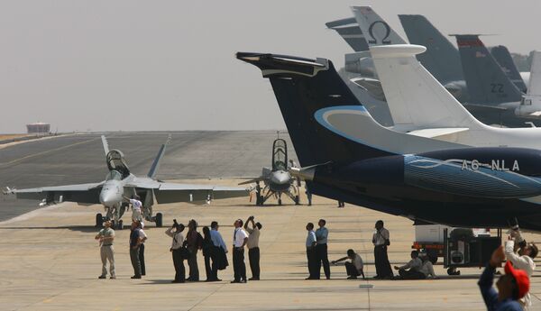 Авиасалон Aero India-2009 на авиабазе Yelahanka близ города Бангалора Авиасалон Aero India-2009 на авиабазе Yelahanka близ города Бангалора