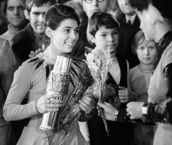 Чемпионка мира, Европы и СССР по фигурному катанию Ирина Роднина Чемпионка мира, Европы и СССР по фигурному катанию Ирина Роднина