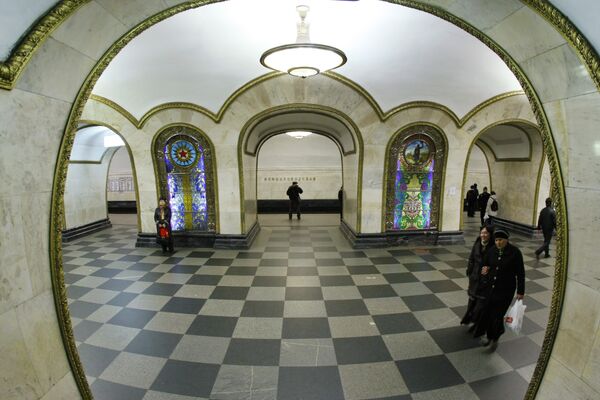 Станция метро Новослободская (кольцевая) Станция метро Новослободская (кольцевая)