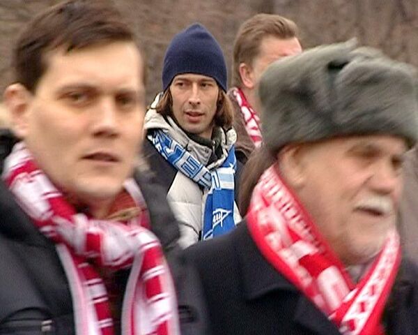 Тысячи болельщиков перед матчем Спартак - Зенит Тысячи болельщиков перед матчем Спартак - Зенит