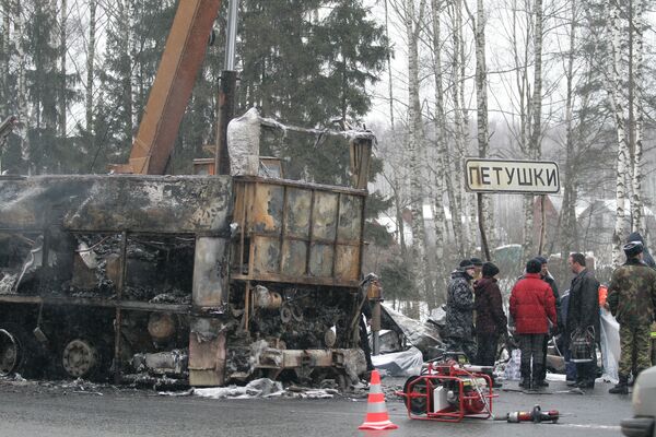 Лобовое столкновение автобуса Икарус с КАМАЗом произошло в пригороде Петушков Лобовое столкновение автобуса Икарус с КАМАЗом произошло в пригороде Петушков