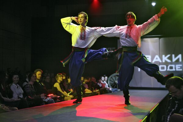 Костюмы из фильма Тарас Бульба обрели новую жизнь на подиуме RFW Костюмы из фильма Тарас Бульба обрели новую жизнь на подиуме RFW