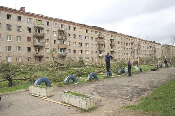 Перевернутые позы в гамаке