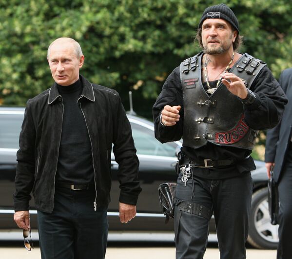 Премьер-министр РФ В.Путин посетил мотоклуб Ночные волки в Москве Премьер-министр РФ В.Путин посетил мотоклуб Ночные волки в Москве
