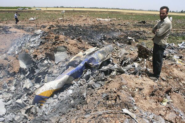 На месте крушения самолета Ту-154 авиакомпании Caspian Airlines в Иране На месте крушения самолета Ту-154 авиакомпании Caspian Airlines в Иране