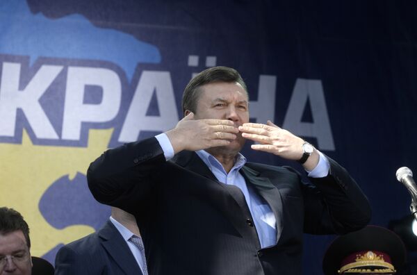 Лидер Партии регионов Виктор Янукович на митинге в центре Киева Лидер Партии регионов Виктор Янукович на митинге в центре Киева