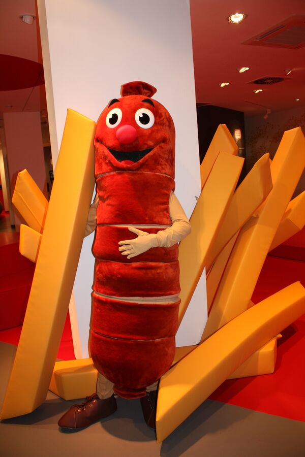 Музей жареной колбаски карри (Deutsches Currywurst Museum) в Берлине Музей жареной колбаски карри (Deutsches Currywurst Museum) в Берлине