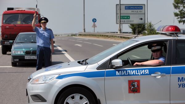 Государственная инспекция безопасности дорожного движения на МКАД. Архивное фото Государственная инспекция безопасности дорожного движения на МКАД. Архивное фото