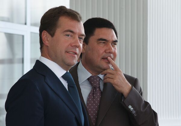 Президент России Дмитрий Медведев и президент Туркмении Гурбангулы Бердымухамедов. Архив Президент России Дмитрий Медведев и президент Туркмении Гурбангулы Бердымухамедов. Архив