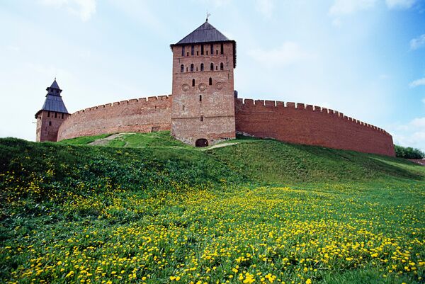 Крепостные стены Новгорода Крепостные стены Новгорода