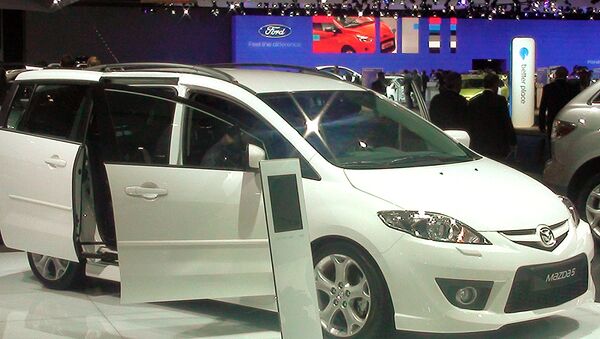Автомобиль Mazda 5 на Франкфуртском автосалоне. Архив Автомобиль Mazda 5 на Франкфуртском автосалоне. Архив