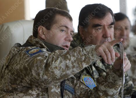 Президент Д.Медведев наблюдает за учениями ОДКБ Взаимодействие- 2009 в Казахстане Президент Д.Медведев наблюдает за учениями ОДКБ Взаимодействие- 2009 в Казахстане