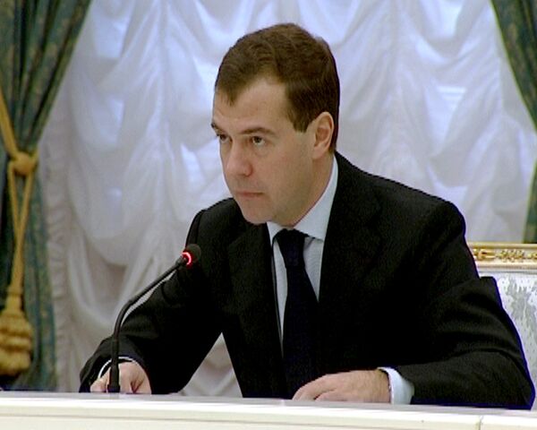 Медведев выступает за ужесточение наказания за рейдерские захваты Медведев выступает за ужесточение наказания за рейдерские захваты
