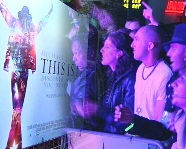 Звезды шоу-бизнеса и тысячи фанатов на премьере фильма This Is It Звезды шоу-бизнеса и тысячи фанатов на премьере фильма This Is It