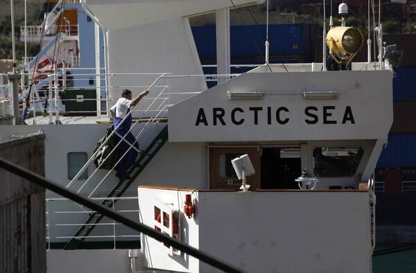 Четверо моряков, остававшихся на Arctic Sea, вскоре вернутся на родину Четверо моряков, остававшихся на Arctic Sea, вскоре вернутся на родину