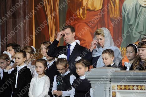 Президент РФ Дмитрий Медведев посетил рождественскую службу Президент РФ Дмитрий Медведев посетил рождественскую службу