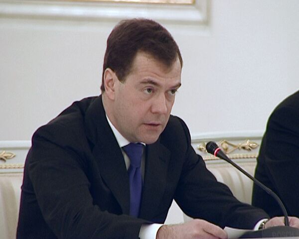 Медведев - Регионам нужно продолжить борьбу с безработицей Медведев - Регионам нужно продолжить борьбу с безработицей