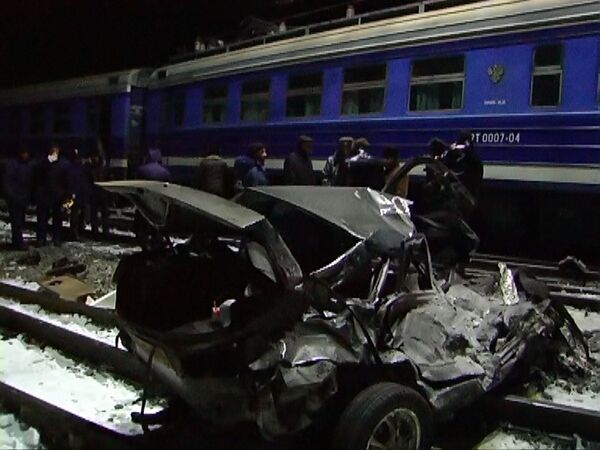 В Астраханской области электричка столкнулась с автомобилем В Астраханской области электричка столкнулась с автомобилем