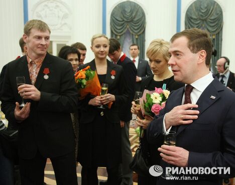 Дмитрий Медведев вручил награды российским олимпийцам Дмитрий Медведев вручил награды российским олимпийцам