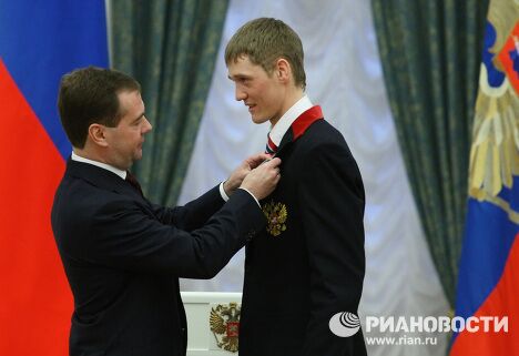 Дмитрий Медведев вручил награды российским олимпийцам Дмитрий Медведев вручил награды российским олимпийцам