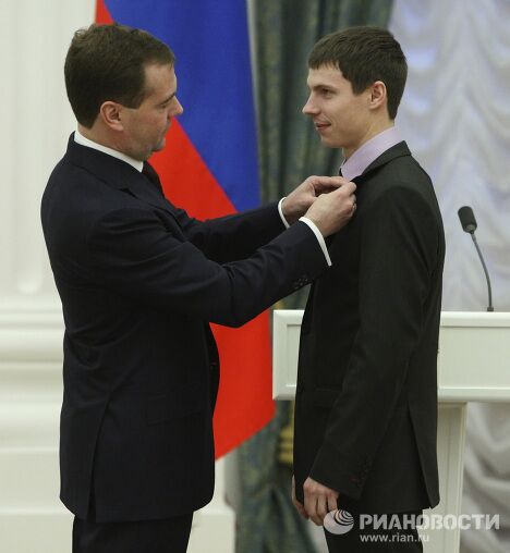 Дмитрий Медведев вручил награды российским олимпийцам Дмитрий Медведев вручил награды российским олимпийцам