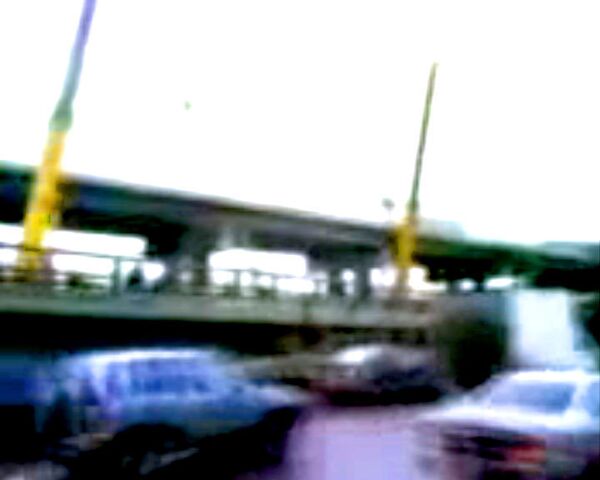 Строительные леса рухнули рядом с Москва–Сити. Видео с места событий Строительные леса рухнули рядом с Москва–Сити. Видео с места событий