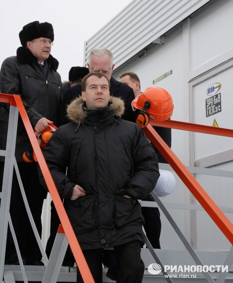 Дмитрий Медведев посетил Западно-Сахалинское нефтяное месторождение Дмитрий Медведев посетил Западно-Сахалинское нефтяное месторождение