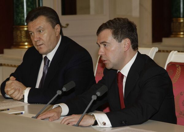 Президенты России и Украины Д.Медведев и В.Янукович. Архив Президенты России и Украины Д.Медведев и В.Янукович. Архив