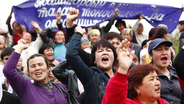 Митинги сторонников президента Киргизии Курманбека Бакиева и оппозиции прошли в Джалалабаде Митинги сторонников президента Киргизии Курманбека Бакиева и оппозиции прошли в Джалалабаде