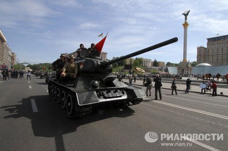 Генеральная репетиция соместного парада войск по случаю 65-й годовщины Победы в Великой Отечественной войне в Киеве Генеральная репетиция соместного парада войск по случаю 65-й годовщины Победы в Великой Отечественной войне в Киеве