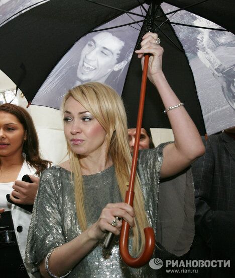 Яна Рудковская на церемонии вручения кинонаград «MTV Россия» Яна Рудковская на церемонии вручения кинонаград «MTV Россия»