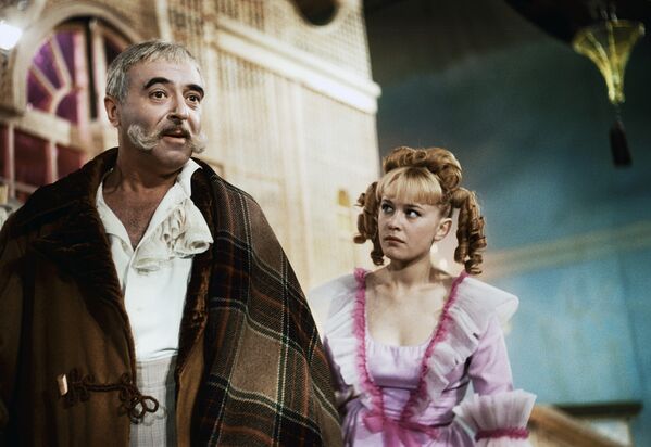 Владимир Этуш и Марина Неелова в фильме «Старая, старая сказка» Владимир Этуш и Марина Неелова в фильме «Старая, старая сказка»
