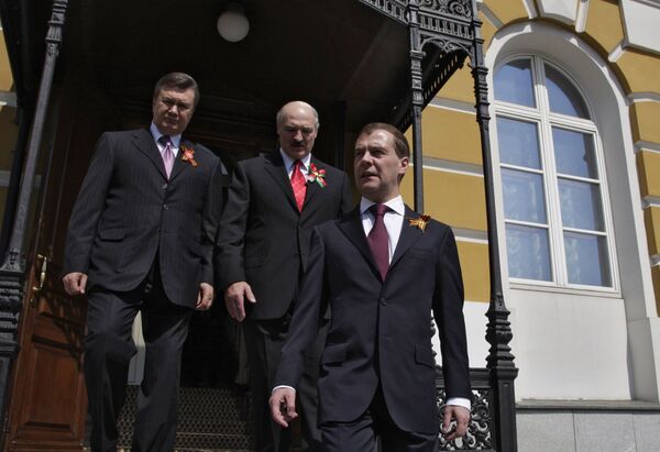 Президент РФ Д.Медведев встретил лидеров Белоруссии и Украины в Кремле Президент РФ Д.Медведев встретил лидеров Белоруссии и Украины в Кремле