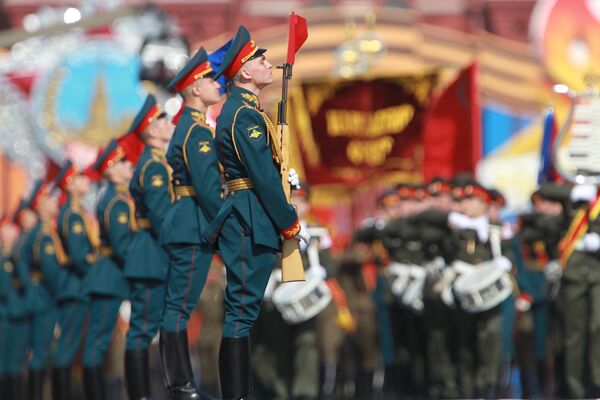 Военный парад, посвященный 65-летию Победы в Великой Отечественной войне Военный парад, посвященный 65-летию Победы в Великой Отечественной войне