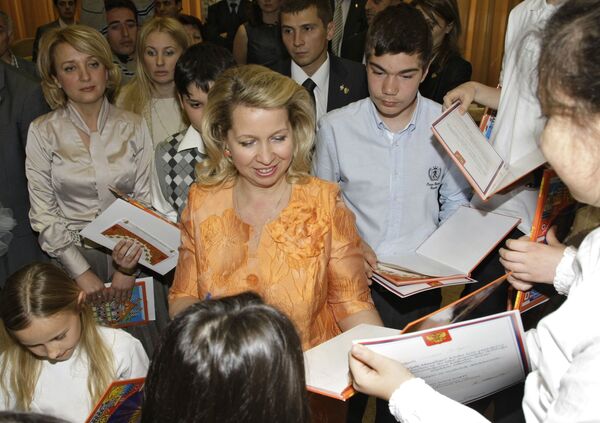 Супруга президент РФ С.Медведева на презентации книги Русские народные сказки на турецком языке Супруга президент РФ С.Медведева на презентации книги Русские народные сказки на турецком языке