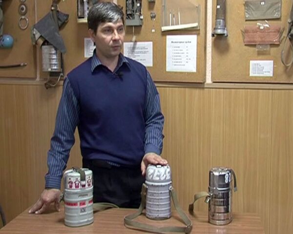 Эксперт показал принцип действия самоспасателя для шахтеров Эксперт показал принцип действия самоспасателя для шахтеров