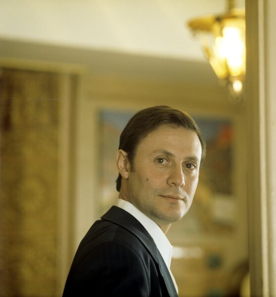 Юрий Соломин Юрий Соломин