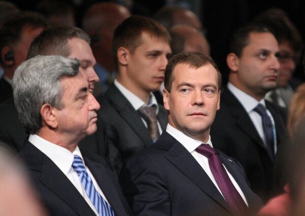 Президент России Дмитрий Медведев и президент Армении Серж Саргсян. Архив Президент России Дмитрий Медведев и президент Армении Серж Саргсян. Архив