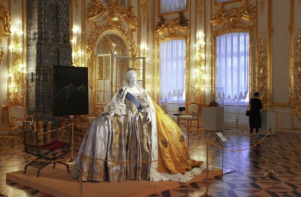 Что мы знаем о царице Елизавете Петровне (1709-1761), дочери великого реформатора, распахнувшего окно в Европу? В промежутках между балами дочь Петра принимала эпохальные решения. Что мы знаем о царице Елизавете Петровне (1709-1761), дочери великого реформатора, распахнувшего окно в Европу? В промежутках между балами дочь Петра принимала эпохальные решения.