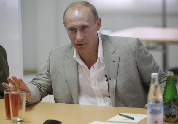 Владимир Путин встретился с представителями студенческих отрядов, занятых на строительстве Олимпийского парка в Имеретинской низменности Владимир Путин встретился с представителями студенческих отрядов, занятых на строительстве Олимпийского парка в Имеретинской низменности