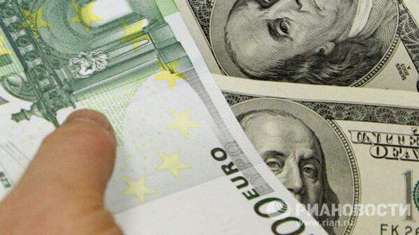 Денежные купюры. Доллары США. Евро Денежные купюры. Доллары США. Евро