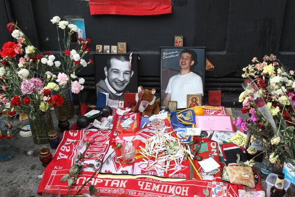 Акция памяти убитого на Чистых прудах Юрия Волкова Акция памяти убитого на Чистых прудах Юрия Волкова