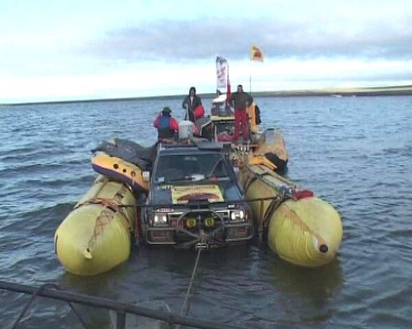 Россияне проехали от Тихого до Ледовитого океана на водоплавающих джипах Россияне проехали от Тихого до Ледовитого океана на водоплавающих джипах