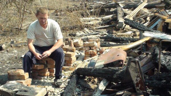 Леонид Соломатин на пепелище дома своей семьи в Воронеже Леонид Соломатин на пепелище дома своей семьи в Воронеже