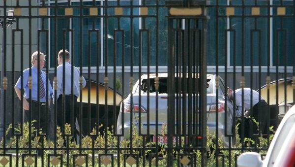В посольство России в Минске бросили бутылки с зажигательной смесью В посольство России в Минске бросили бутылки с зажигательной смесью