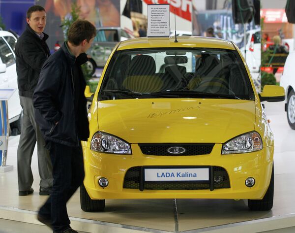Автомобиль Lada Kalina Sport, на котором В.Путин проехал по трассе Амур, представлен на стенде АвтоВАЗа на Московском автосалоне. Архив Автомобиль Lada Kalina Sport, на котором В.Путин проехал по трассе Амур, представлен на стенде АвтоВАЗа на Московском автосалоне. Архив