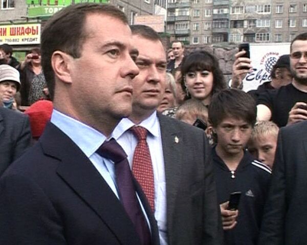 Медведев пообещал муромчанам промыть мозги чиновникам Медведев пообещал муромчанам промыть мозги чиновникам